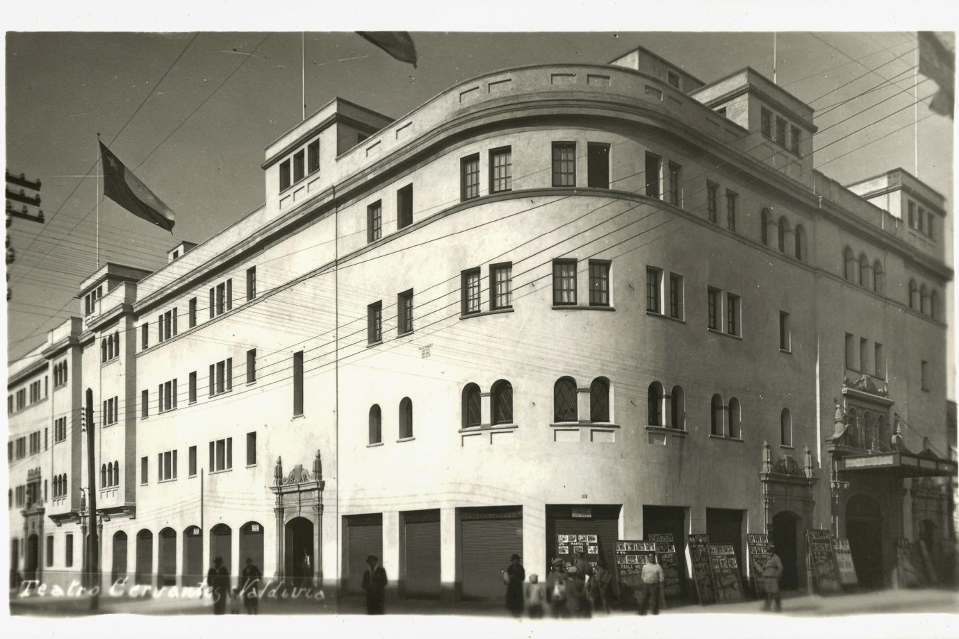 Fotografía antigua del Teatro Cervantes de Valdivia