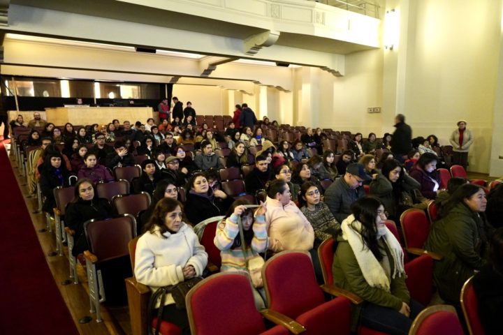 Documental «Extraordinarias» se exhibió en el Teatro Regional Cervantes de Valdivia